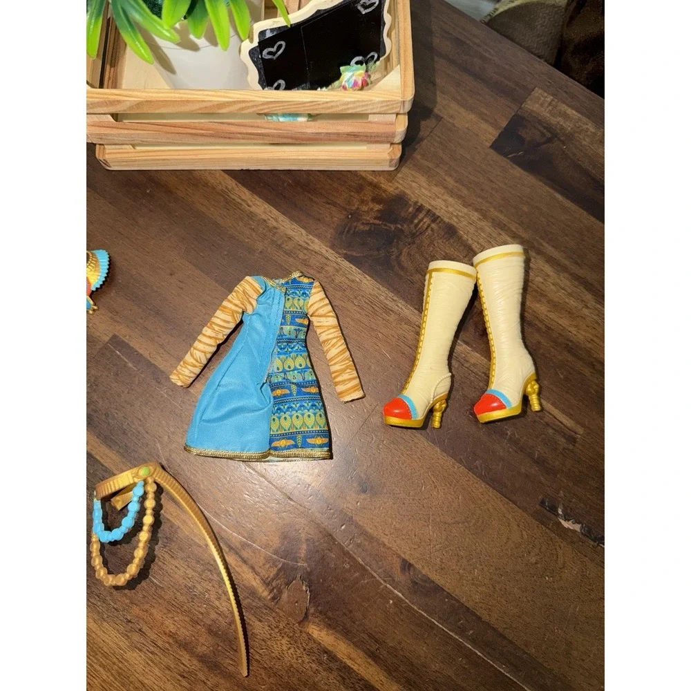 Monster High G3 Doll Cleo de‎ Nile Gold Teal Egyptian Outfit